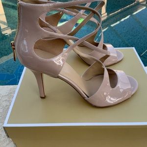 NEW in box Chantelle Patent Beige Michael Kors Heels